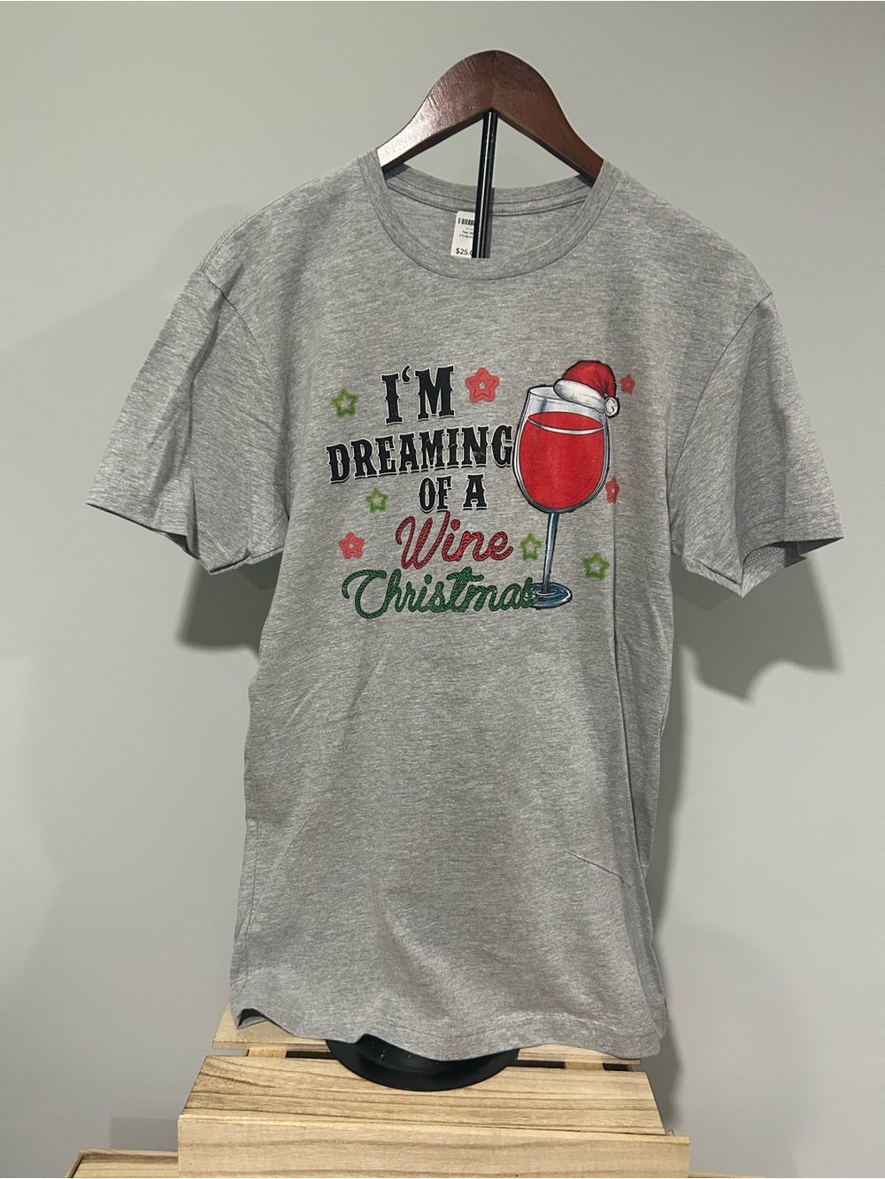 NWOT “I’m dreaming of a Wine Christmas” 🍷 Graphic Unisex Holiday Tee